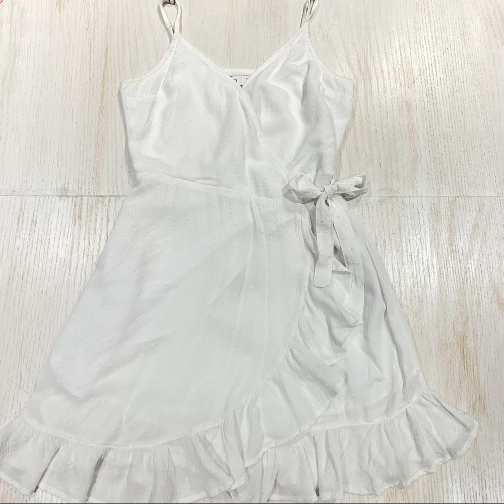 Brand: Hollister // Size: XS